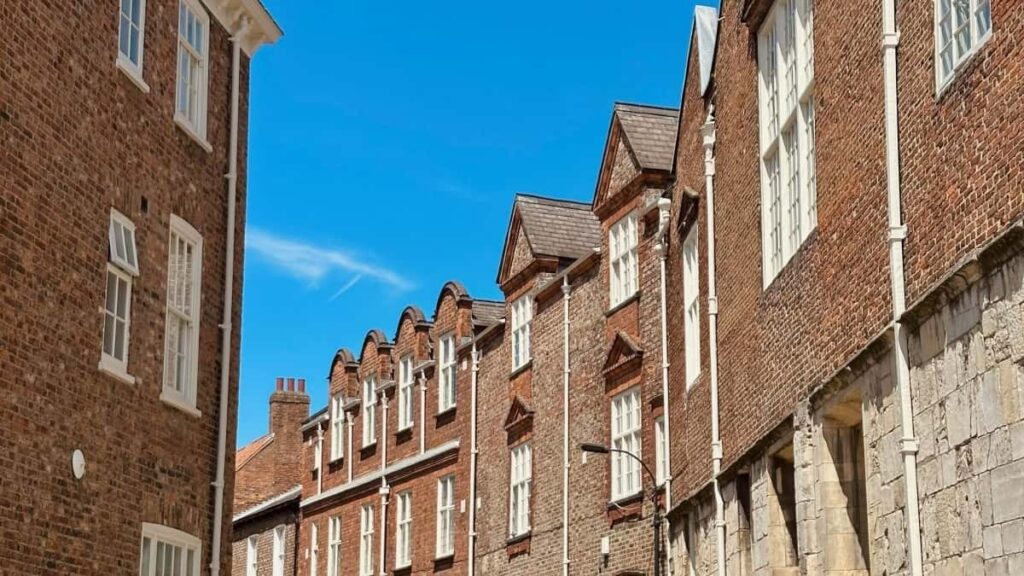 : Roposo brand sentiment .